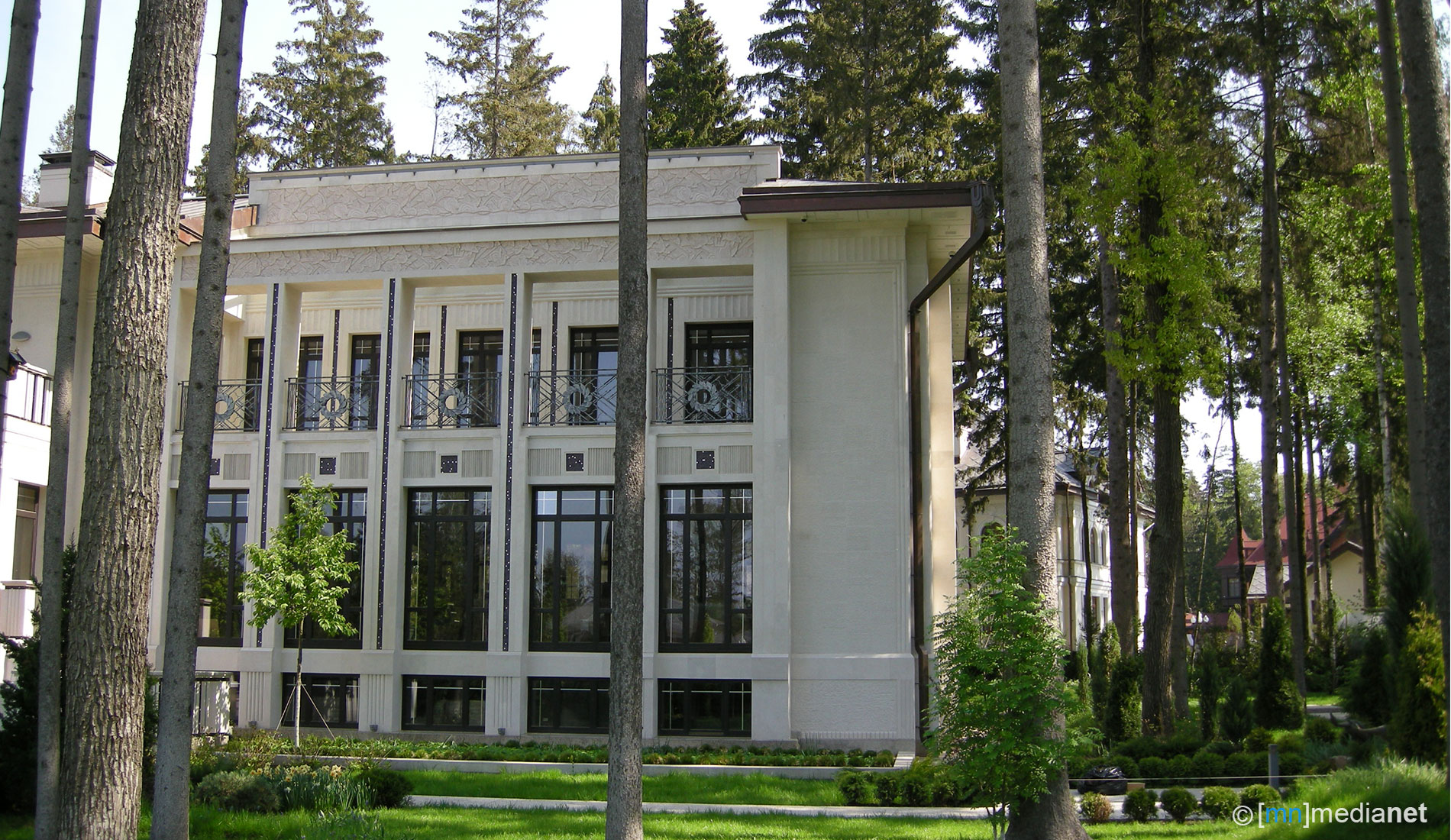 villa art deco exterior imgage