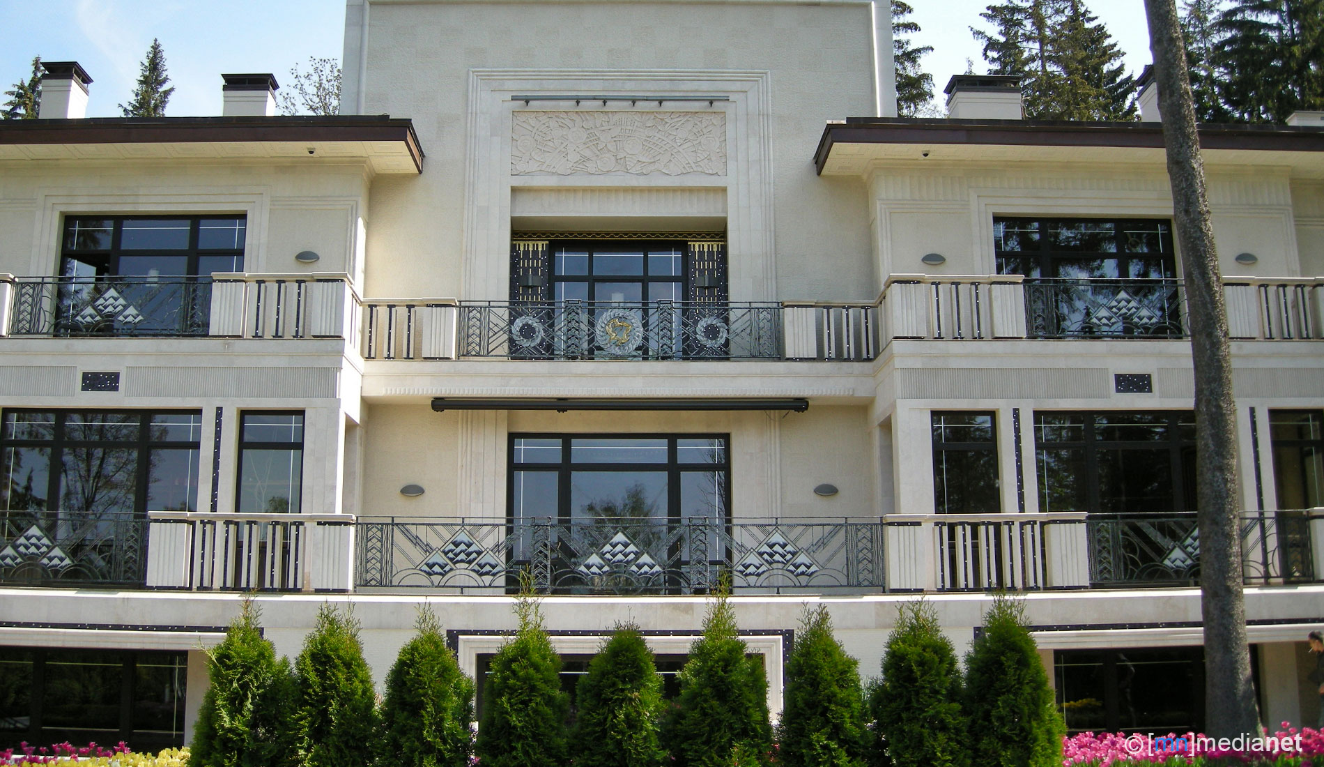 villa art deco exterior imgage