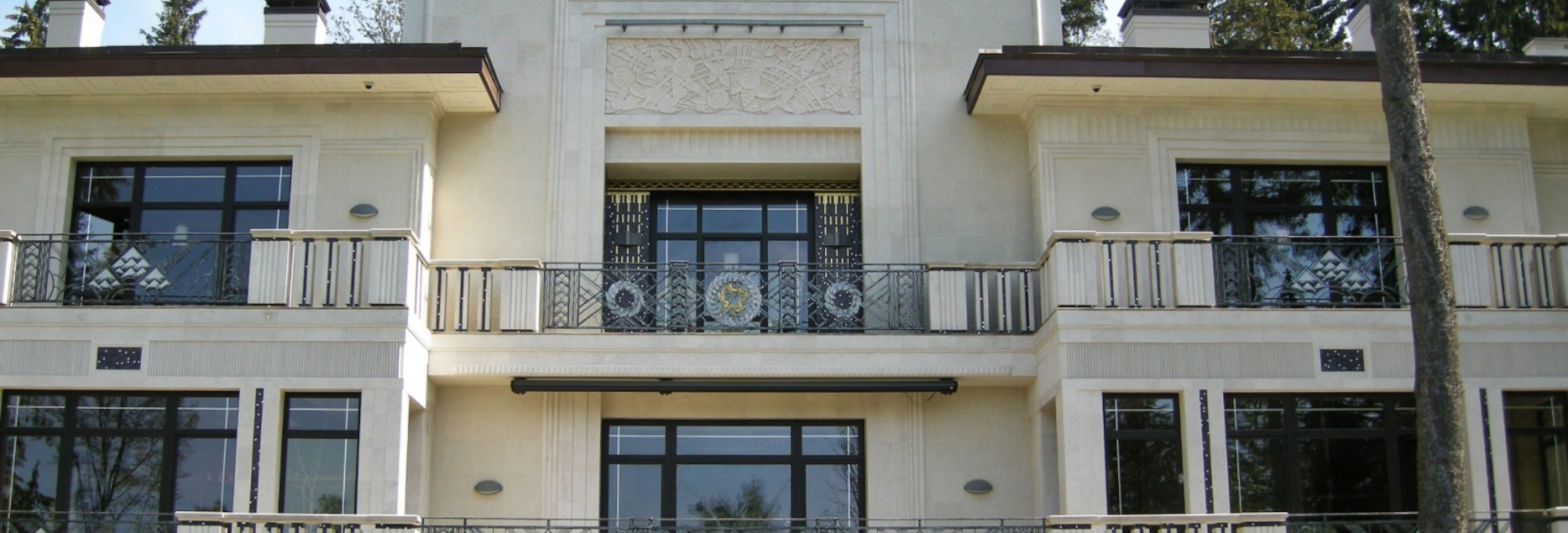 villa art deco exterior imgage